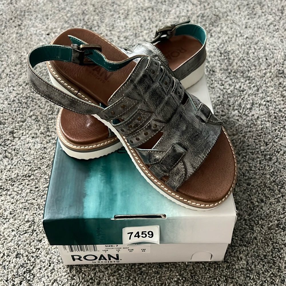 ROAN by BED/STU Women's US 7 Leather Crest Flat Sandal Gray Buckle Studs NWT